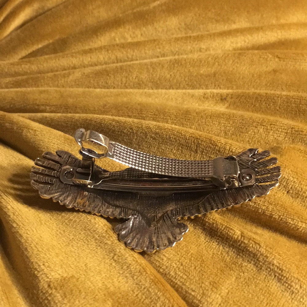 4/$20 Eagle gold tone hair clip - Picture 6 of 7